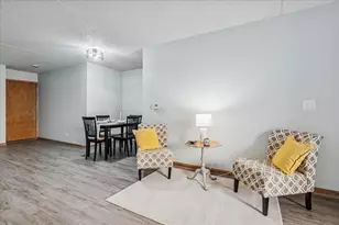 8710 W Evelyn Ln, Chicago, IL 60656 - Photo 4