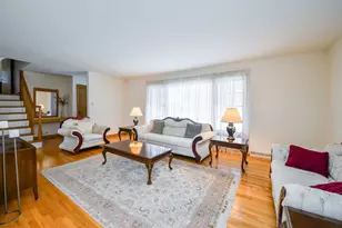 22W417 Tamarack Dr, Glen Ellyn, IL 60137 - Photo 4