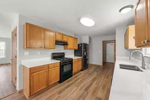 21519 Cormorant St, Crest Hill, IL 60435 - Photo 8