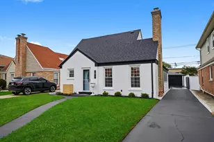 1811 N 72nd Ct, Elmwood Park, IL 60707 - Photo 2