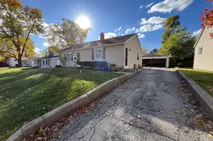 510 Tyler Dr, Carpentersville, IL 60110 - Photo 2