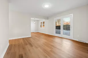 1 N Sycamore Ln, North Aurora, IL 60542 - Photo 14