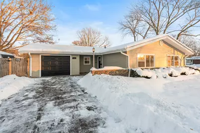 1 N Sycamore Lane, North Aurora, IL 60542 - Photo 1