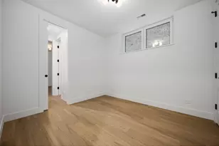 1124 W Addison St, Chicago, IL 60613 - Photo 14