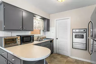 7727 New England Ave, Burbank, IL 60459 - Photo 6