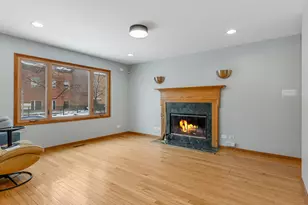 3219 N Richmond St, Chicago, IL 60618 - Photo 2