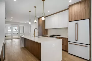 1124 W Addison St, Chicago, IL 60613 - Photo 8