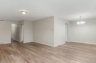 322 Rockhurst Rd, Bolingbrook, IL 60440 - Photo 4