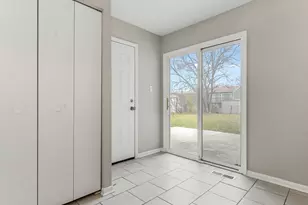 322 Rockhurst Rd, Bolingbrook, IL 60440 - Photo 2