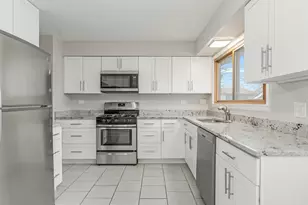 322 Rockhurst Rd, Bolingbrook, IL 60440 - Photo 8