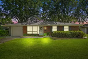 1403 Hampton Ln, Schaumburg, IL 60193 - Photo 2