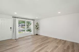 1403 Hampton Ln, Schaumburg, IL 60193 - Photo 6