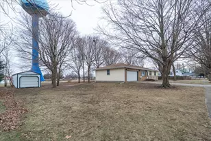 304 N Main St, Mclean, IL 61754 - Photo 2