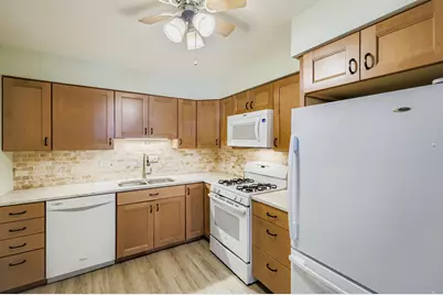 1575 Sandpebble Drive #113, Wheeling, IL 60090 - Photo 2