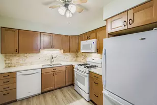 1575 Sandpebble Dr, Wheeling, IL 60090 - Photo 2