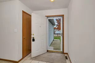 916 Cottonwood Dr, Elwood, IL 60421 - Photo 4