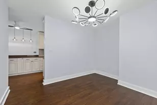 2300 Windsor Mall Ct, Park Ridge, IL 60068 - Photo 8