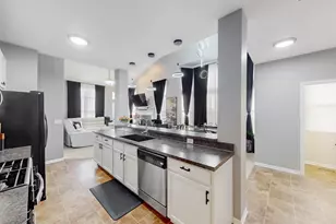 905 Bluebell Cir, Joliet, IL 60431 - Photo 6