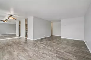 2932 Roberts Dr, Woodridge, IL 60517 - Photo 2