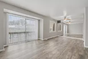 2932 Roberts Dr, Woodridge, IL 60517 - Photo 4