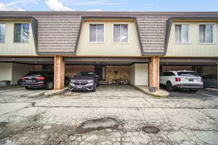 5 Cour Caravelle, Palos Hills, IL 60465 - Photo 2