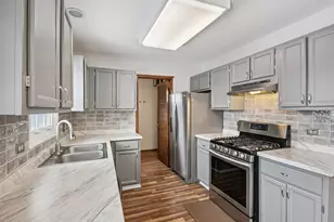 787 Daybreak Ln, Carol Stream, IL 60188 - Photo 8