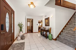 8942 Birch Ln, Hickory Hills, IL 60457 - Photo 4