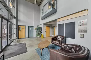 1122 W Catalpa Ave, Chicago, IL 60640 - Photo 6