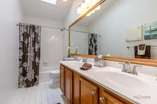 1317 Liverpool Ln, Mundelein, IL 60060 - Photo 30