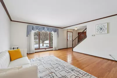 690 Dunhill Drive, Buffalo Grove, IL 60089 - Photo 4