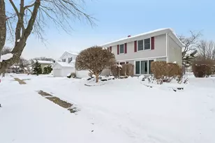 690 Dunhill Dr, Buffalo Grove, IL 60089 - Photo 2