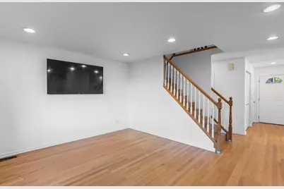 671 Cedarwood Court, Wheeling, IL 60090 - Photo 8