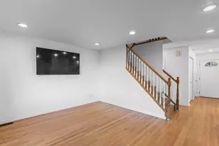 671 Cedarwood Ct, Wheeling, IL 60090 - Photo 8