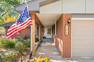 742 N Glenwood Pl, Aurora, IL 60506 - Photo 2