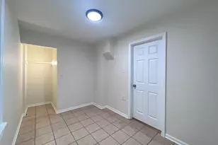 8919 S Muskegon Ave, Chicago, IL 60617 - Photo 18