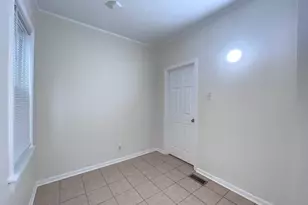 8919 S Muskegon Ave, Chicago, IL 60617 - Photo 14