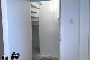 8919 S Muskegon Ave, Chicago, IL 60617 - Photo 14