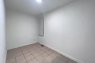 8919 S Muskegon Ave, Chicago, IL 60617 - Photo 18