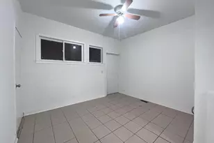 8919 S Muskegon Ave, Chicago, IL 60617 - Photo 2