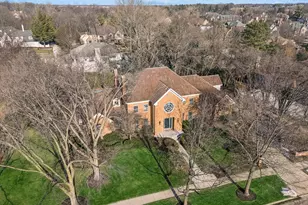 2266 Pebble Creek Dr, Lisle, IL 60532 - Photo 2