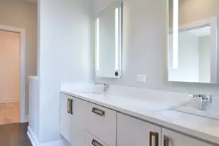 256 Addison Ave N, Elmhurst, IL 60126 - Photo 10