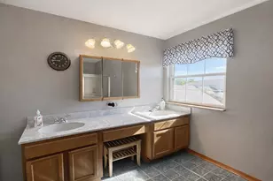 8416 Stratford Dr, Tinley Park, IL 60487 - Photo 16