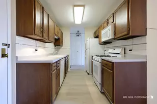 2201 S Grace St, Lombard, IL 60148 - Photo 8