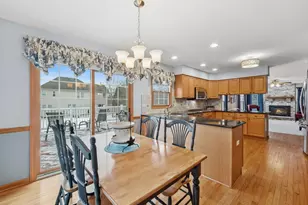 1995 Bridlewood Dr, Hoffman Estates, IL 60192 - Photo 12