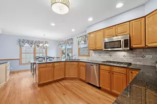 1995 Bridlewood Dr, Hoffman Estates, IL 60192 - Photo 8