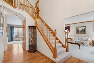 1995 Bridlewood Dr, Hoffman Estates, IL 60192 - Photo 2