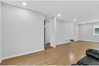 111 Windsor Drive, Vernon Hills, IL 60061 - Photo 8