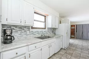 165 E Baker St, Manteno, IL 60950 - Photo 14