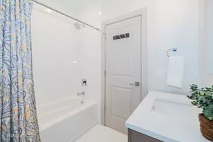 1221 E 46th St, Chicago, IL 60653 - Photo 32