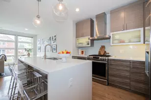 1221 E 46th St, Chicago, IL 60653 - Photo 10